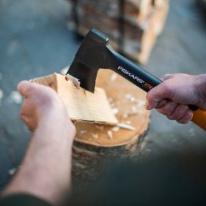 Топор Fiskars универсальный XS X7 X-series™